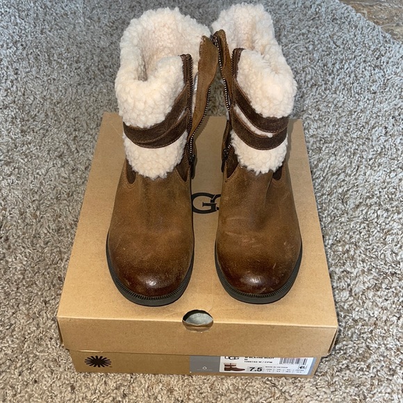 UGG Blayne Boot III size 7.5 Womens boots - Picture 3 of 9